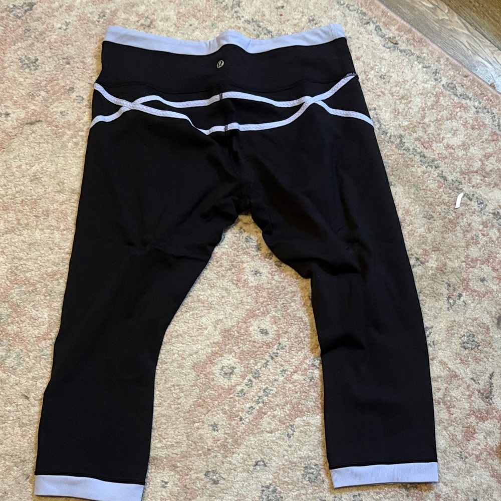 lululemon athletica cropped Black Capri Leggings with lilac Trim. Size 12.